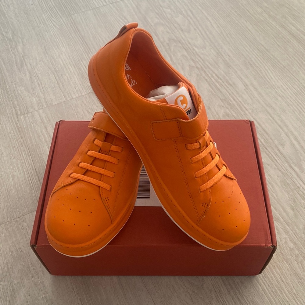 NWT - Camper all leather Kid runner - US 6 or EU 38
